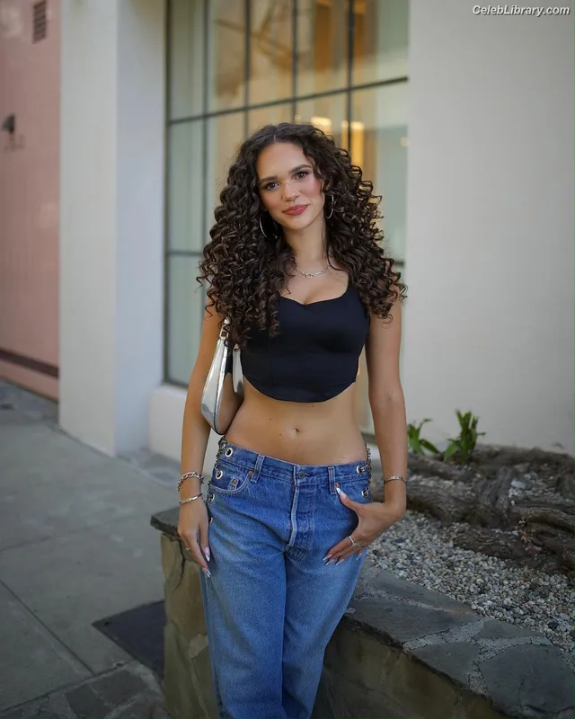 Madison Pettis photo 22 of 757