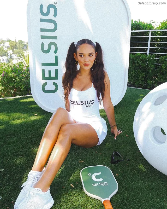 Madison Pettis photo 24 of 757