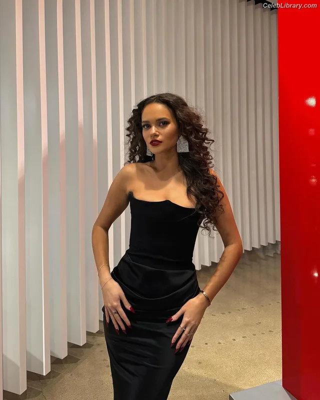 Madison Pettis photo 5 of 757