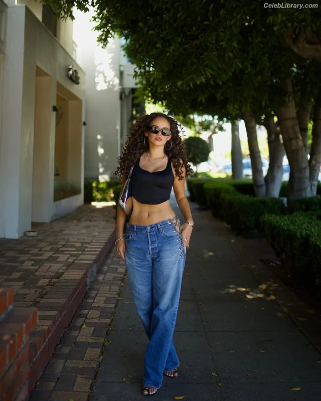 Madison Pettis photo 13 of 757