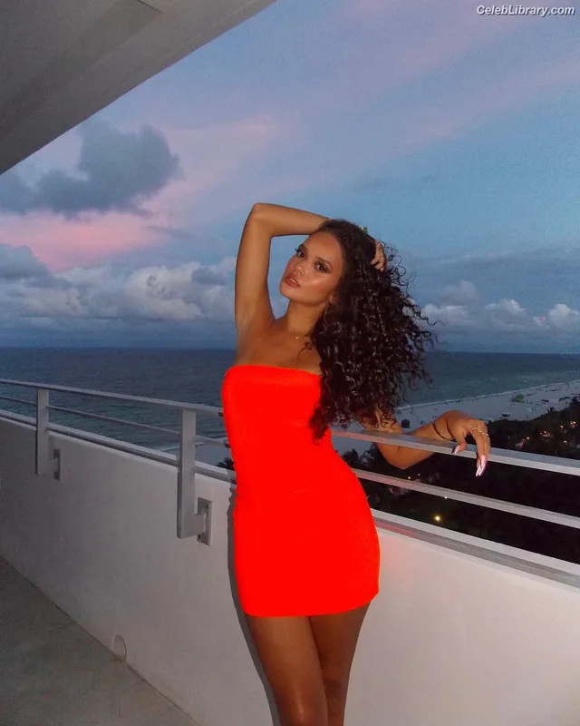 Madison Pettis photo 15 of 757