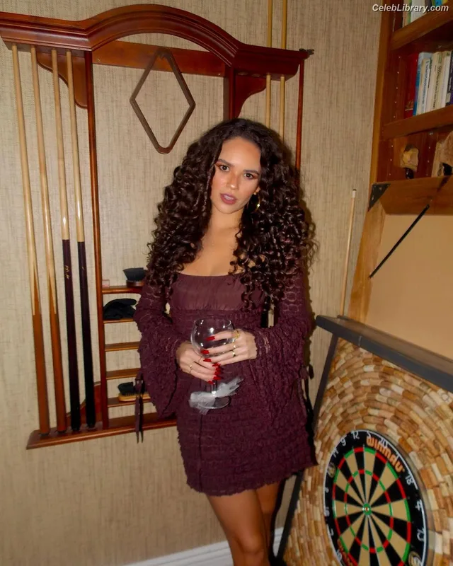 Madison Pettis photo 21 of 757