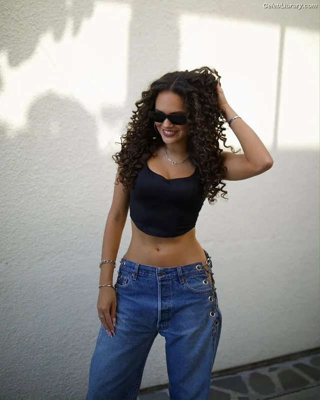 Madison Pettis photo 23 of 757