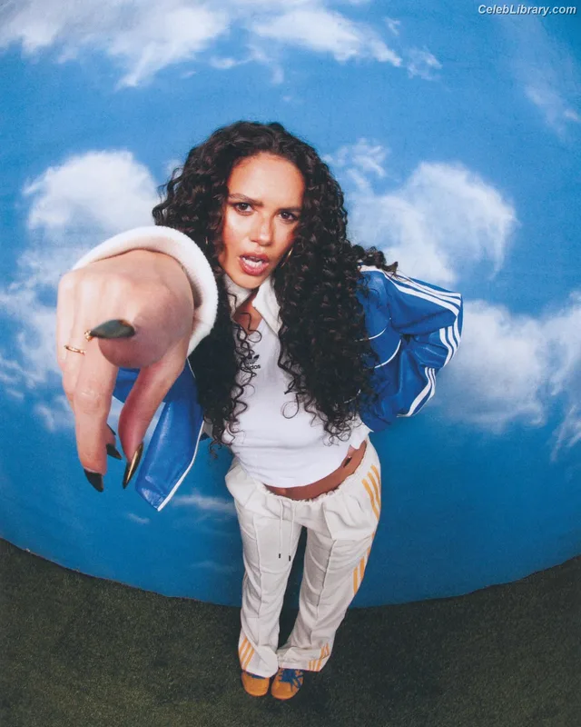 Madison Pettis photo 3 of 757