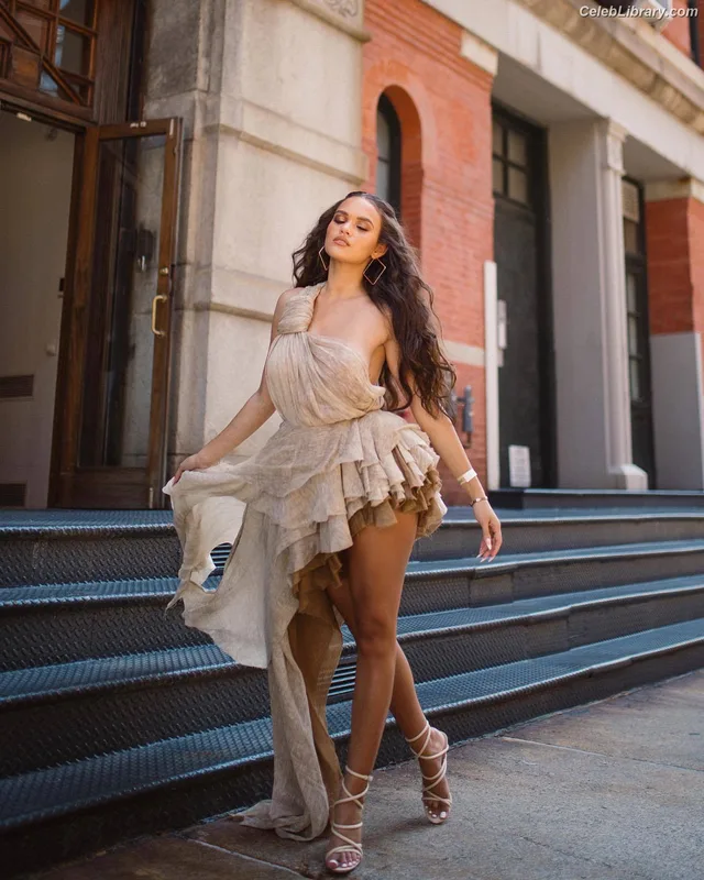 Madison Pettis photo 14 of 757
