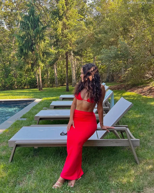 Madison Pettis photo 4 of 757