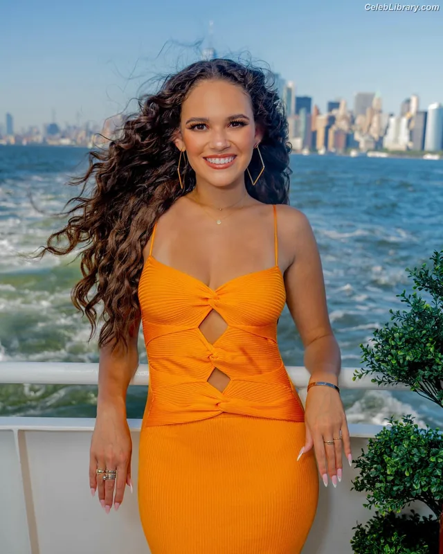 Madison Pettis photo 8 of 757