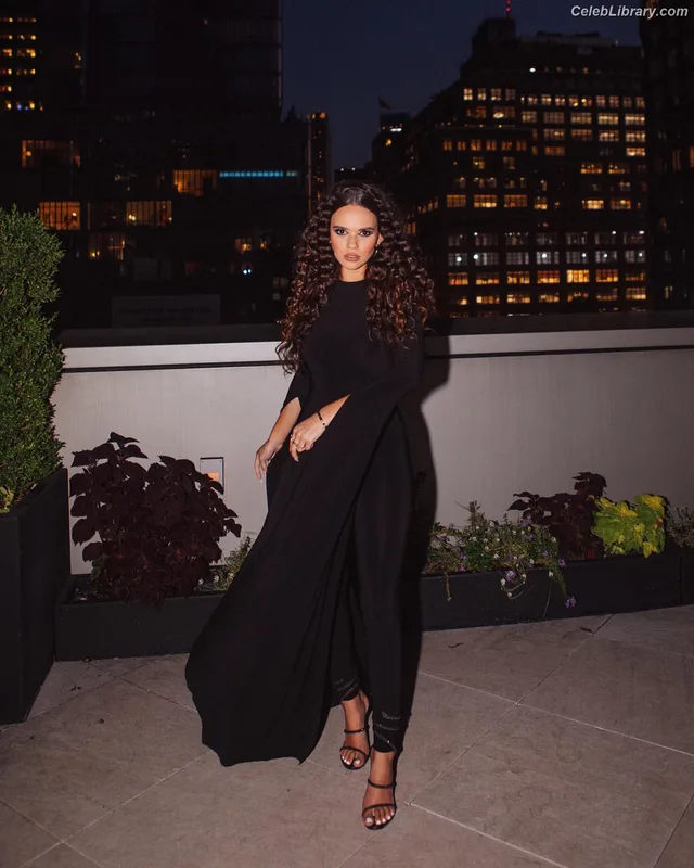Madison Pettis photo 10 of 757