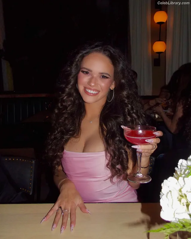 Madison Pettis photo 16 of 757