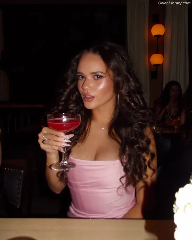 Madison Pettis photo 22 of 757