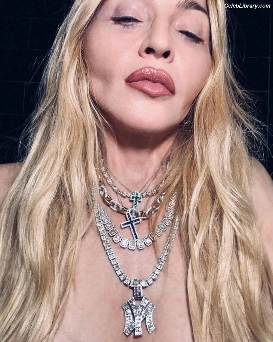 Madonna photo 10 of 443