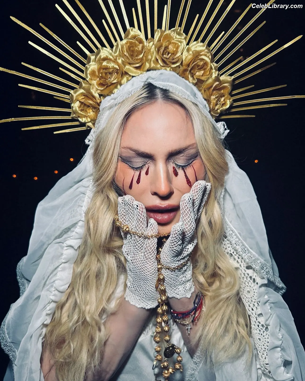 Madonna photo 2 of 443