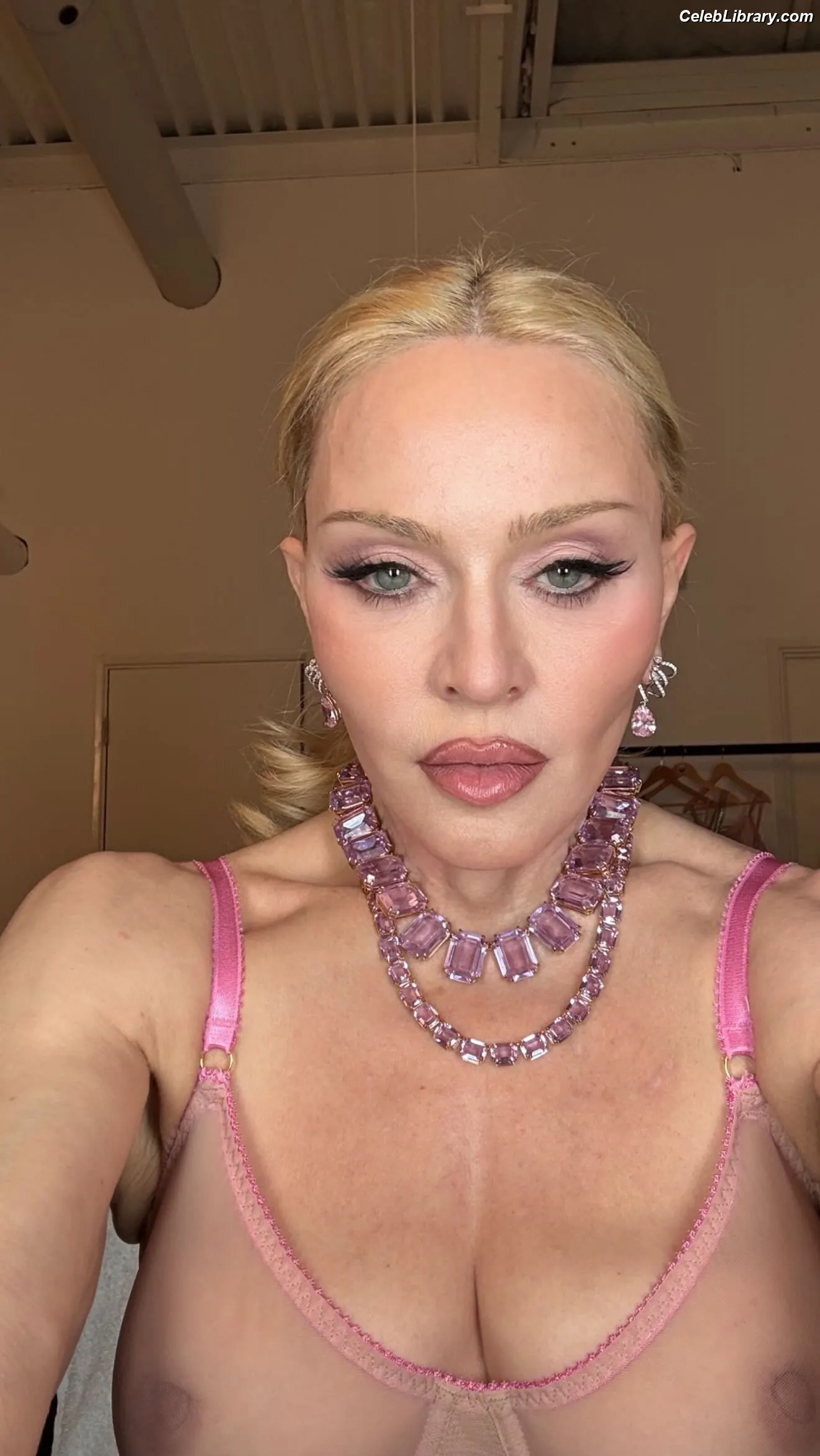 Madonna photo 3 of 443