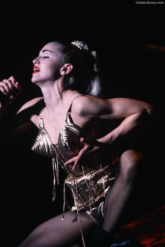 Madonna photo 10 of 444