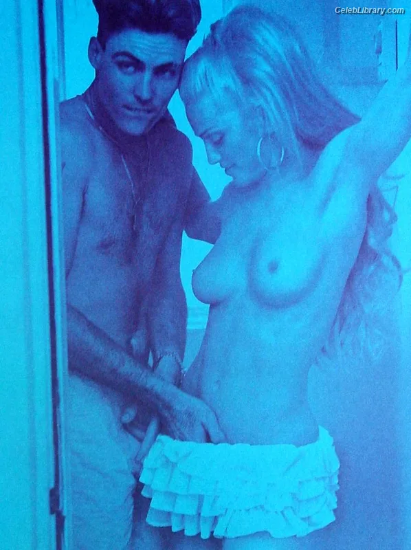 Madonna photo 10 of 444
