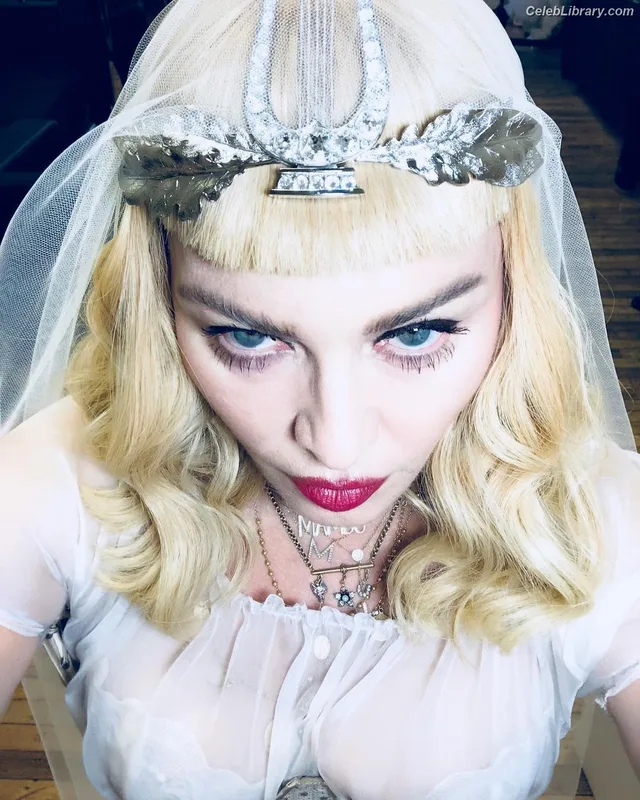 Madonna photo 10 of 444