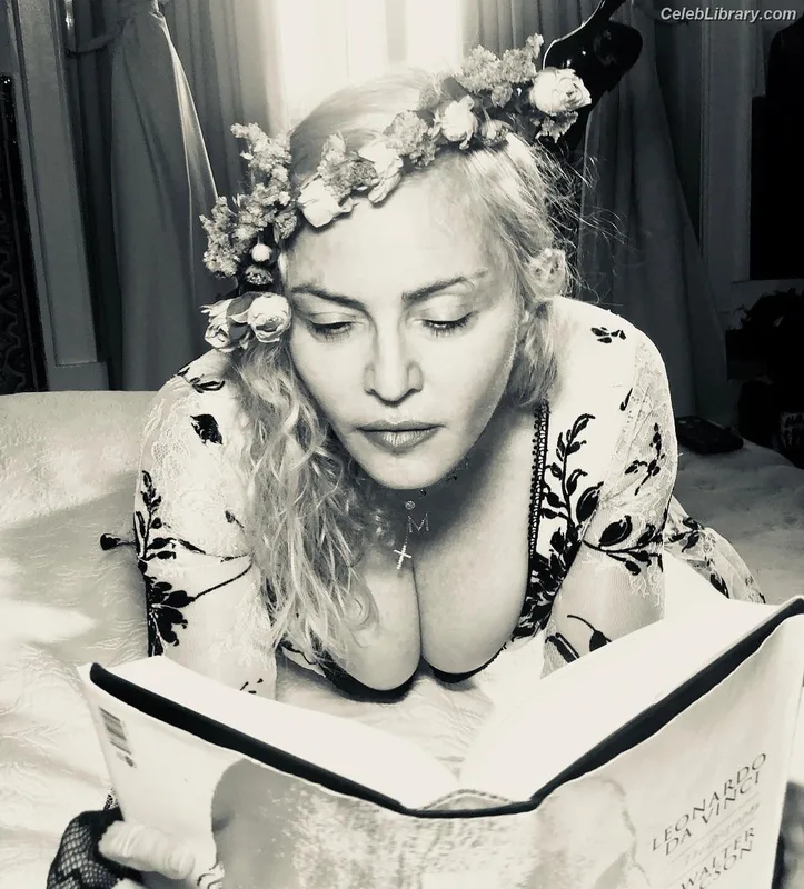 Madonna photo 11 of 444