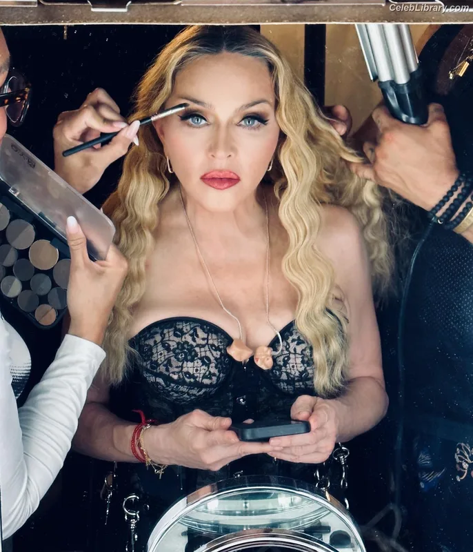 Madonna photo 15 of 444
