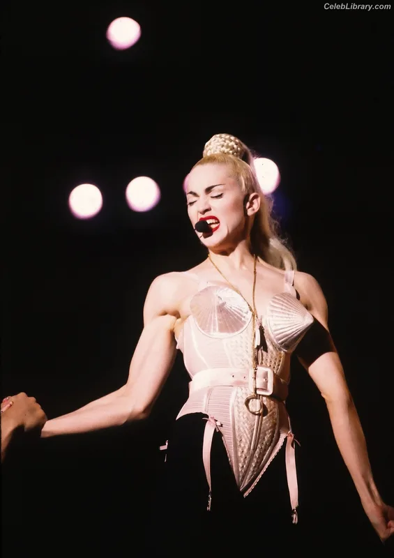 Madonna photo 24 of 444