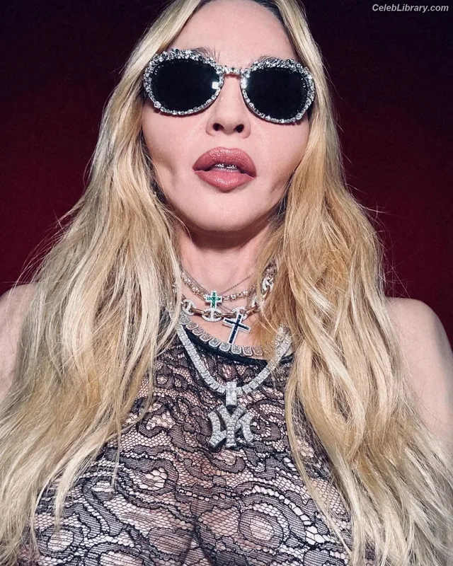 Madonna photo 6 of 444