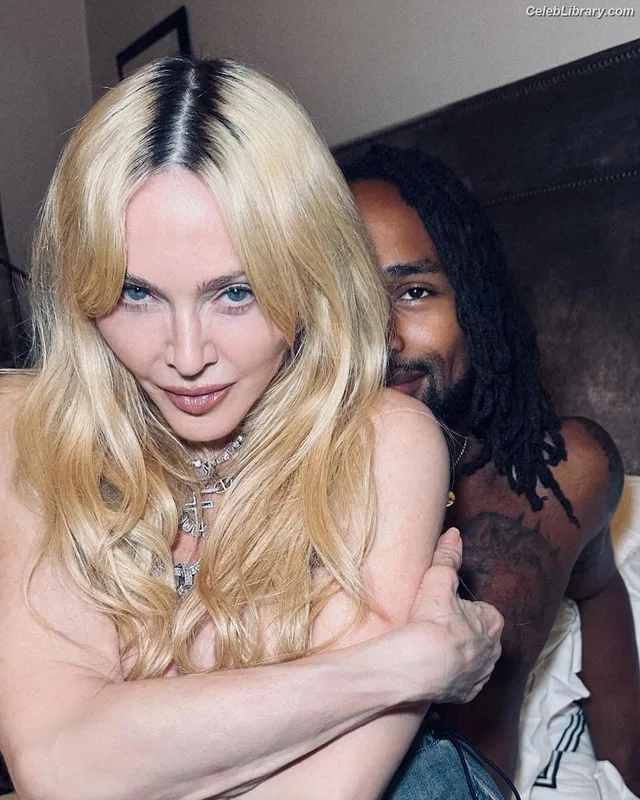 Madonna photo 9 of 444