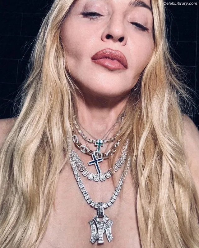 Madonna photo 10 of 444
