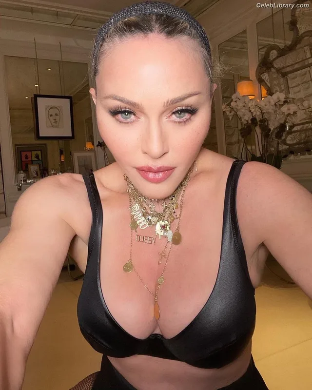 Madonna photo 2 of 444
