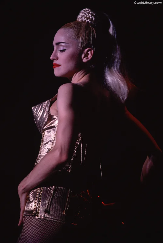 Madonna photo 7 of 444