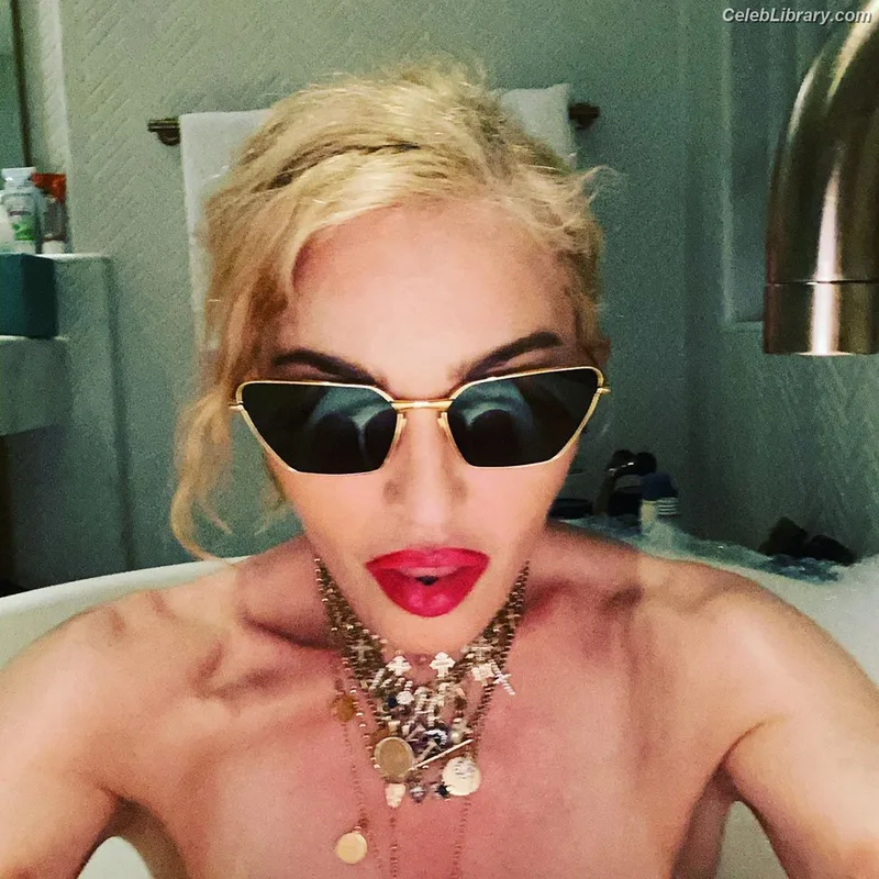 Madonna photo 9 of 444