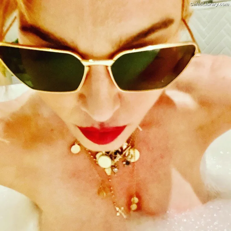 Madonna photo 10 of 444
