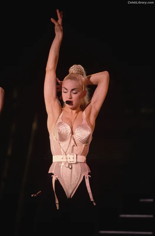 Madonna photo 16 of 444
