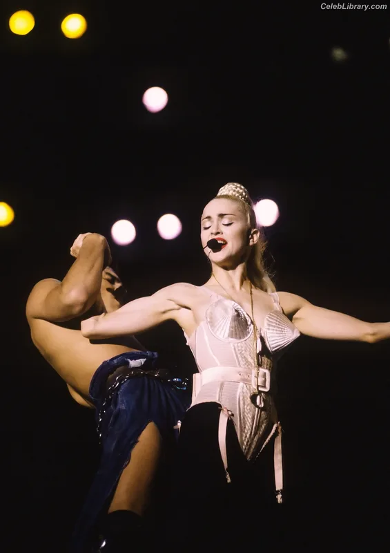 Madonna photo 18 of 444