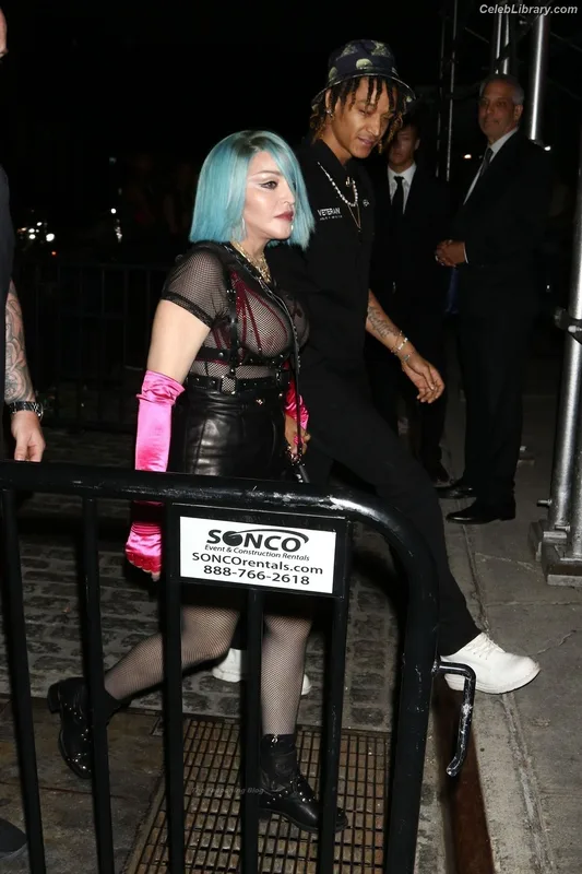 Madonna photo 2 of 444
