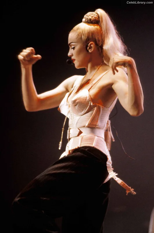 Madonna photo 17 of 444