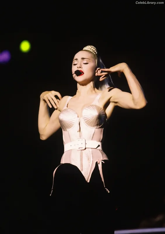 Madonna photo 2 of 444
