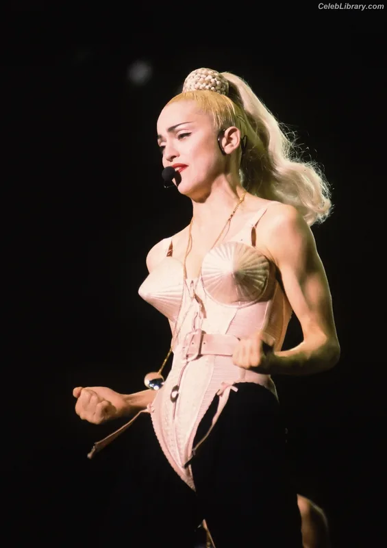 Madonna photo 5 of 444