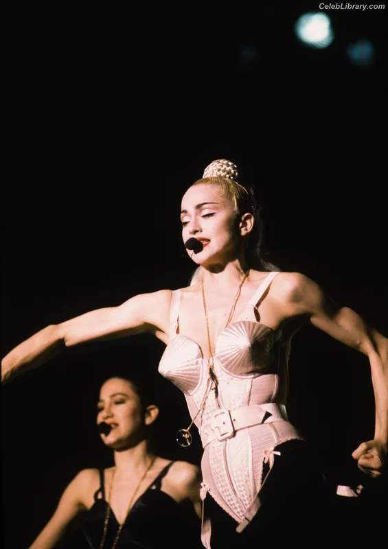 Madonna photo 6 of 444