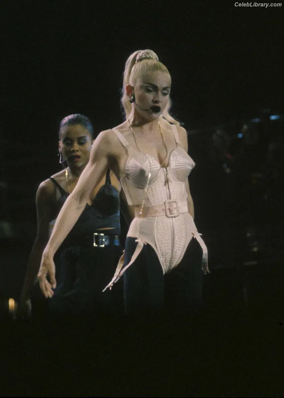 Madonna photo 11 of 444