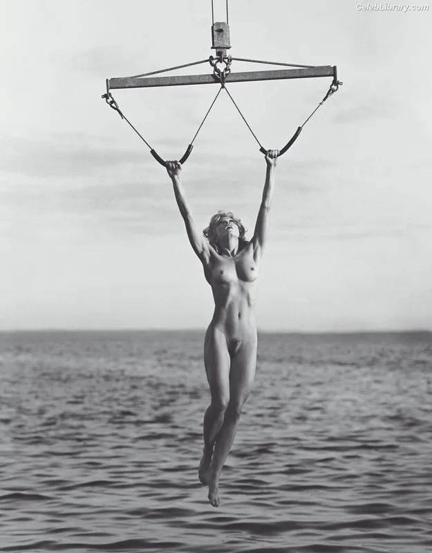 Madonna photo 10 of 444