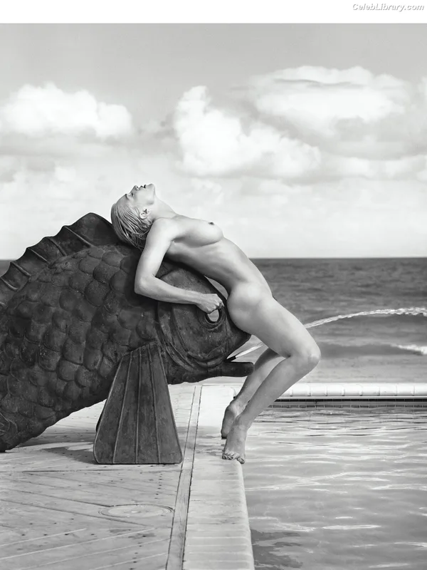 Madonna photo 11 of 444