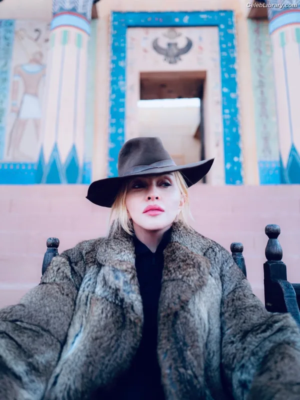 Madonna photo 16 of 444