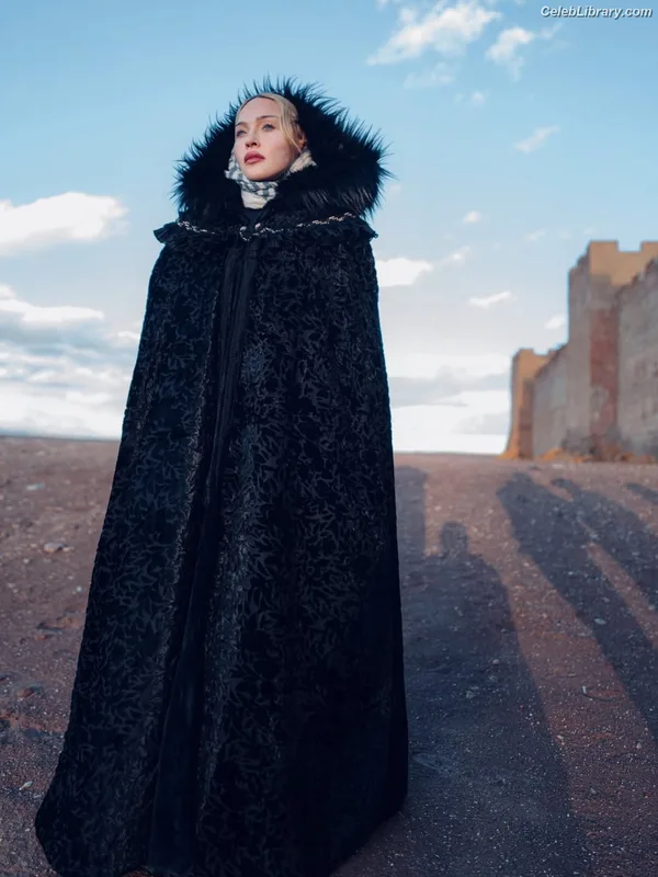 Madonna photo 17 of 444