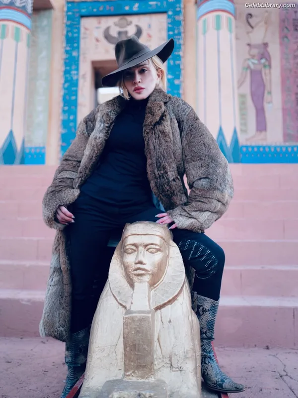 Madonna photo 19 of 444
