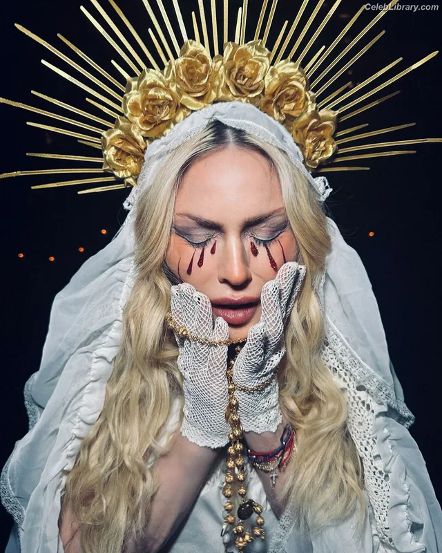 Madonna photo 2 of 444