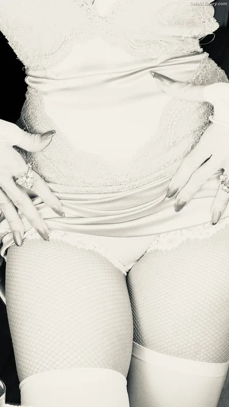Madonna photo 4 of 444