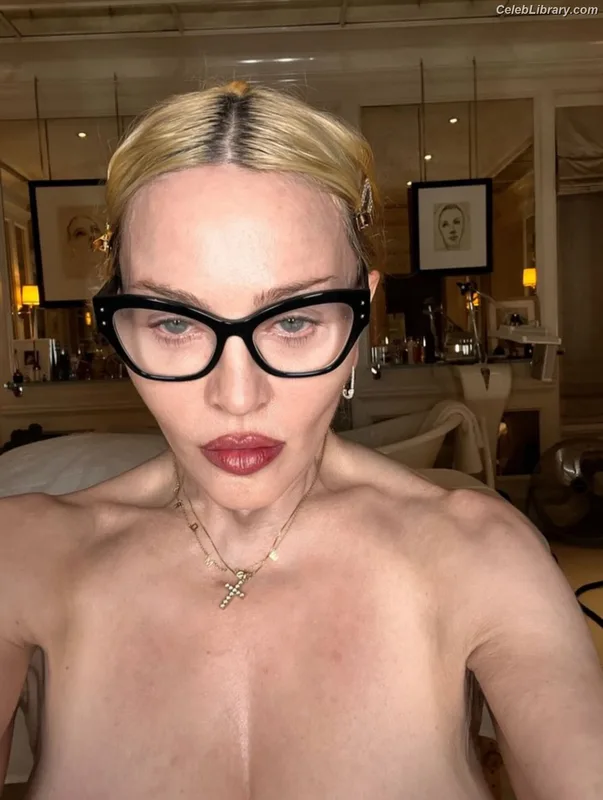 Madonna photo 15 of 444