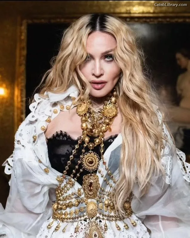 Madonna photo 2 of 444