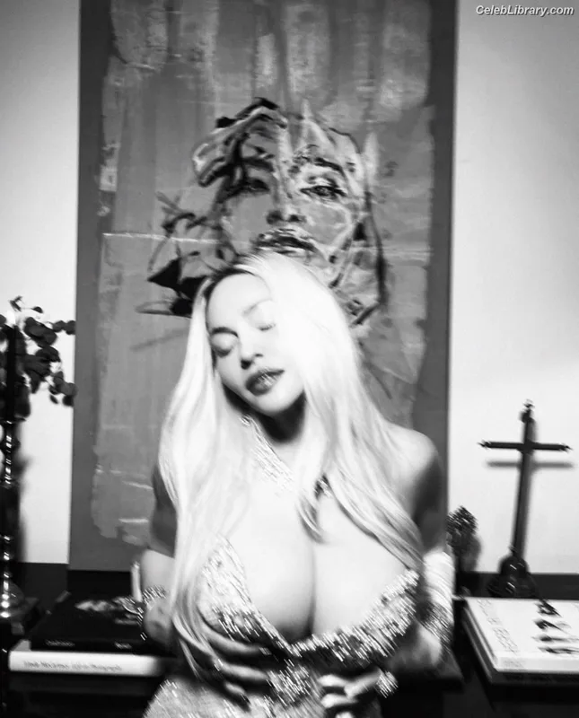 Madonna photo 5 of 444