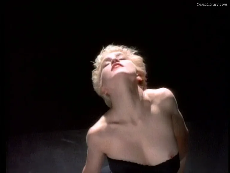 Madonna photo 15 of 444