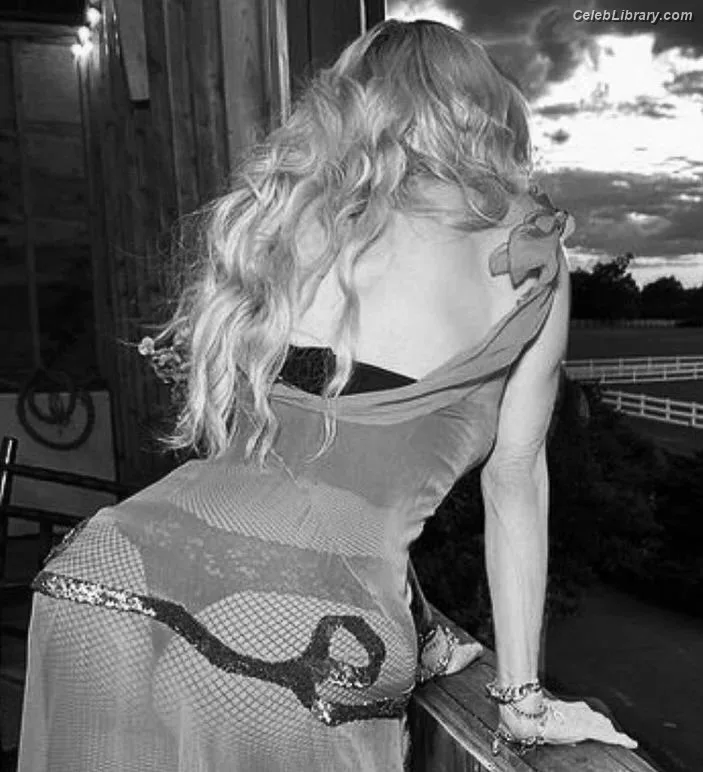 Madonna photo 22 of 444